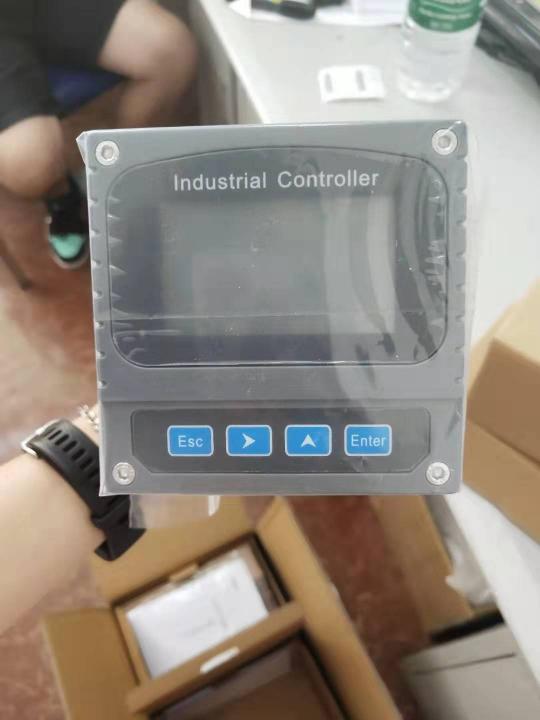 該儀表廣泛用于生活水、飲用水、電子分裝、印染用水、化學(xué)洗滌、食品藥品、醫(yī)療醫(yī)藥、汽車制造、煙草行業(yè)等。對(duì)水溶液的硬度（離子濃度）、和溫度值進(jìn)行連續(xù)監(jiān)測(cè)和控制。