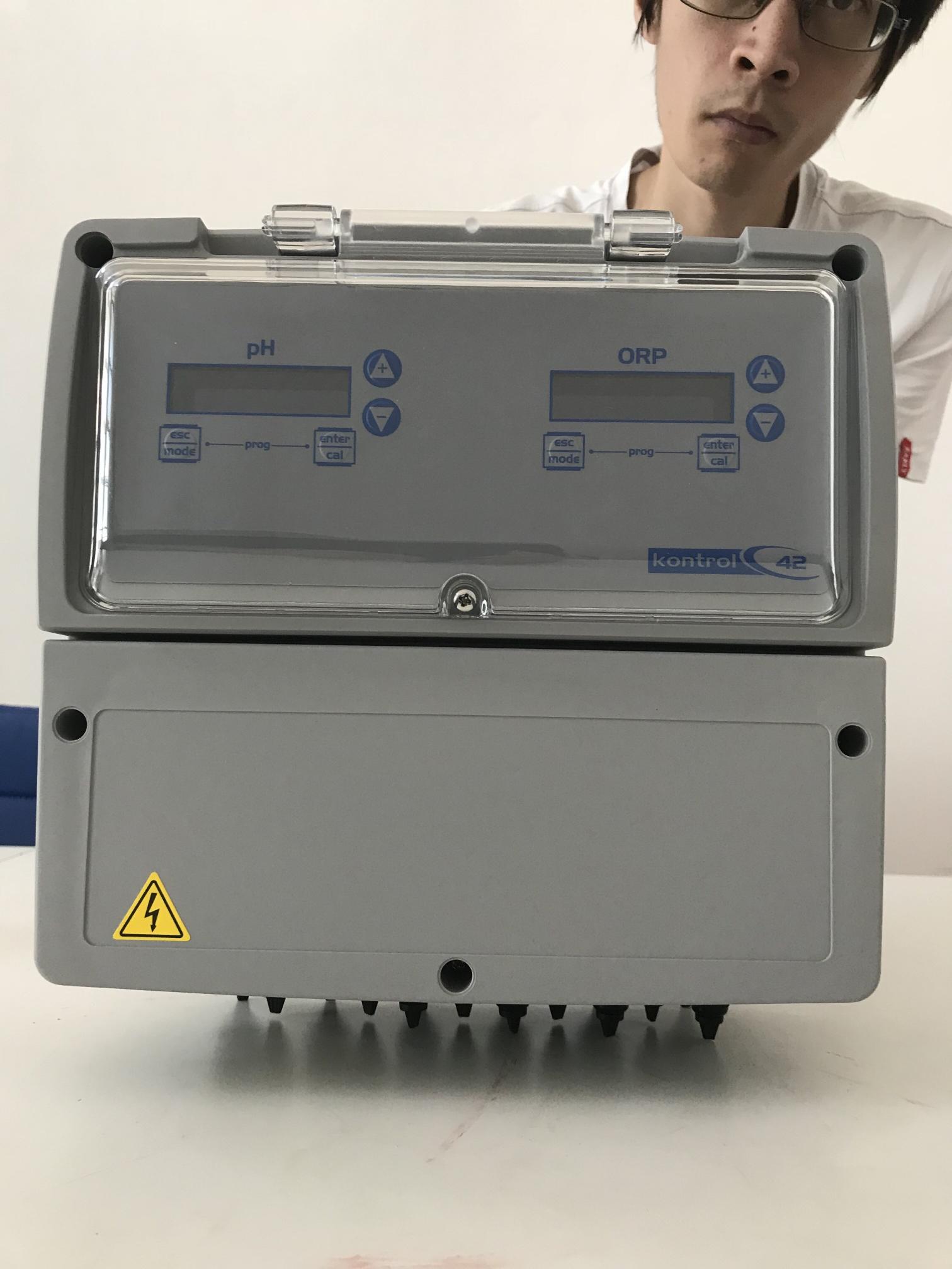 Kontrol 42雙功能水質(zhì)監(jiān)控儀-泳池量參數(shù)水質(zhì)檢測儀