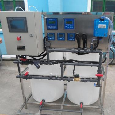 1.通過熒光示蹤原理，不管系統(tǒng)處于何種狀態(tài)，直接檢測(cè)水處理劑有效組份，測(cè)量誤差小于正負(fù)0.1mg/1(1mg/1)，控制誤差小于正負(fù)0.5mg/1(5mg/1).  2.BTSJ型循環(huán)水自動(dòng)加藥系統(tǒng)處于有多條補(bǔ)充水管線或排污不易控制的系統(tǒng)優(yōu)越性更明顯。  3.對(duì)于發(fā)展中的低磷和無磷配方的藥劑特別適合。  4.同時(shí)方便于原非自動(dòng)加藥的升級(jí)改造，使之成為熒光示蹤加藥