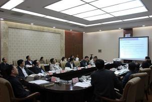 隨著經(jīng)濟(jì)的快速發(fā)展，工業(yè)發(fā)展的污水處理問題日益突出。據(jù)統(tǒng)計，工業(yè)領(lǐng)域五大行業(yè)排放量均過億噸。在環(huán)保政策趨嚴(yán)的當(dāng)下，這一現(xiàn)狀可謂加速釋放了工業(yè)廢水處理市場。